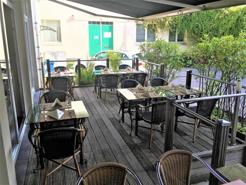 open terrace in luxembourg for dining - Himalaya 3 Indian restaurant 